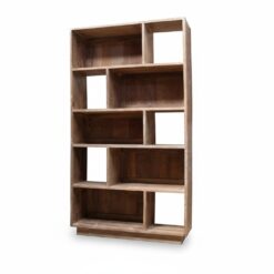 Moderne boekenkast van massief hout met open en dichte vakken